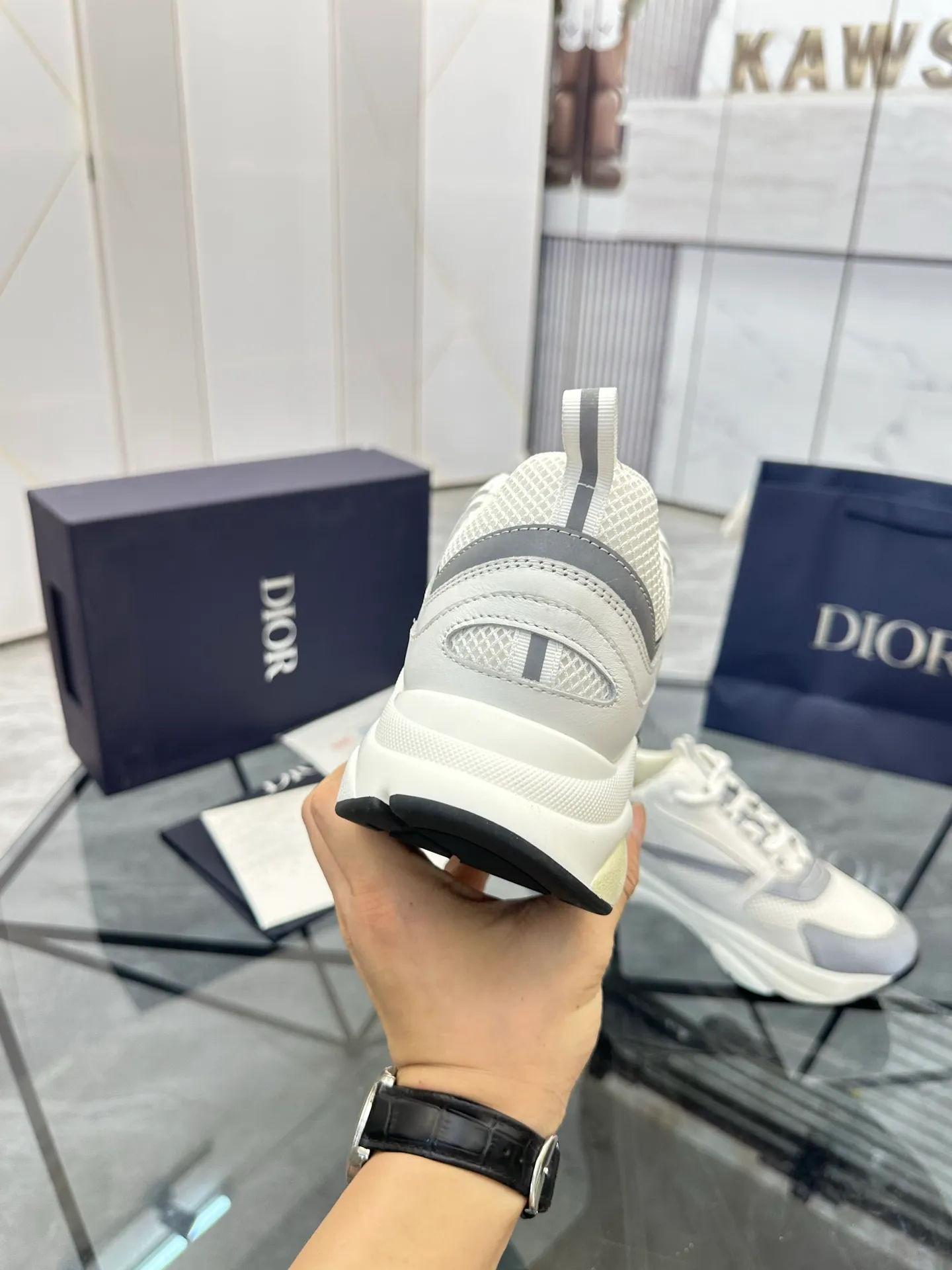 Men's shoes: 💰P460¥ Ready in Guangzhou, fully packaged Product trademark: Dior* "Dior*" low-top casual shoes Regular size: 38-46 (can be customized to 47) B22 Product materials: imported cowhide leather upper spliced ​​with original fabric, breathable lining, original outsole. Number: 920